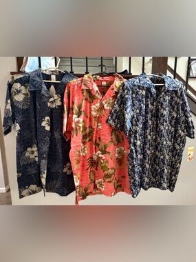 Men's Coral Floral Short-Sleeve Button-Down Hawaiian Shirts. Never been worn.